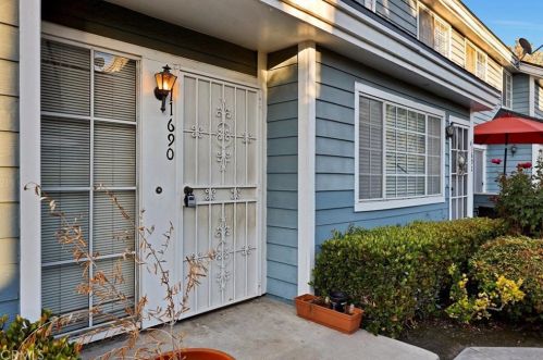 11690 Lakewood Blvd, Downey CA  90241-5272 exterior