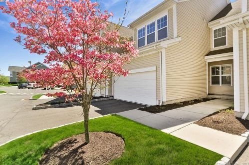 10 Caldwell Ter, Danbury, CT 06810-5193