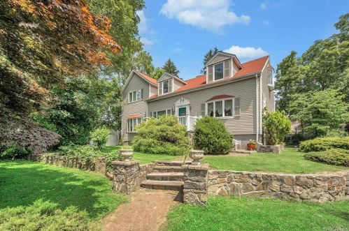 47 Malcolm St, Crotonville NY  10562-3241 exterior