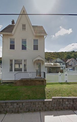 601 Franklin St, Slatington PA  18080-1610 exterior