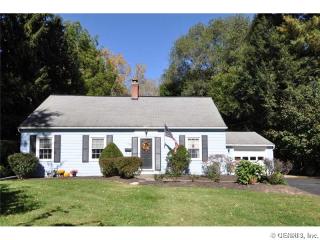 850 Harmon Rd, Penfield, NY 14526-2218