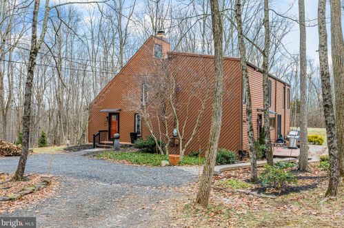 6065 Schlentz Hill Rd, Pipersville, PA 18947-1318