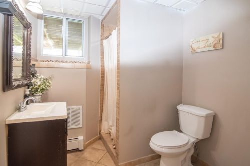 13 Harvey Rd, Londonderry NH  03053-7412 exterior