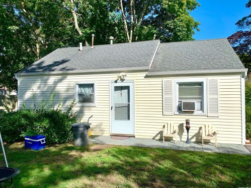 14 Henry Pl, Islip Manor, NY 11751-2110