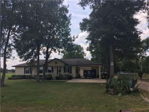285 Woodcove Rd, Dinsmore, TX 77488-9954