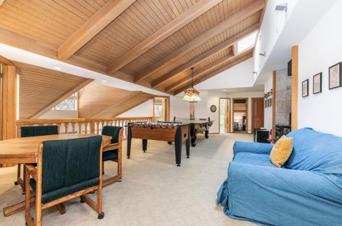 315 Skidder Trl, Truckee CA  96161-3930 exterior