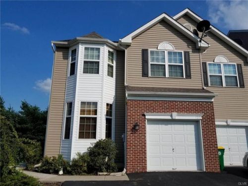 5256 Spring Ridge Dr, Macungie, PA 18062-9585