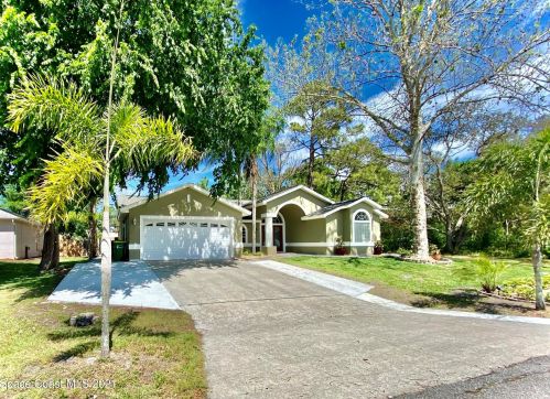 5650 Brandon St, Cocoa, FL 32927-2307