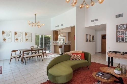 3670 Mesquite Ave, Palm Springs CA  92264-3400 exterior