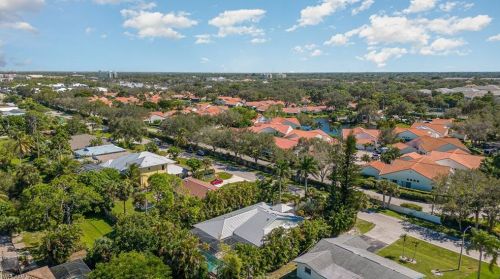 657 91 Ave, Naples FL 34108-2424 exterior