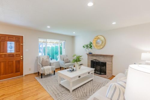 1069 Homestead Rd, Sunnyvale CA  94087-5156 exterior