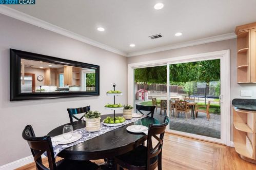 120 Collins Ct, Concord CA  94523-4107 exterior