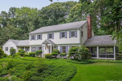 61 Sherwood Ln, New Canaan, CT 06840-3523
