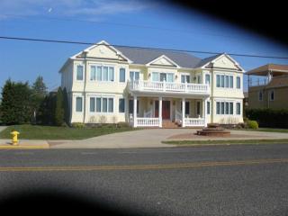2705 Ocean Ave, Brigantine City, NJ 08203-1745