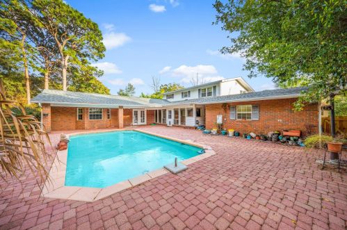 37 Walnut Ave, Shalimar FL  32579-1121 exterior