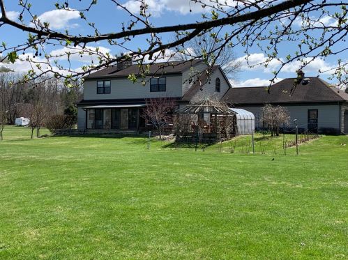 705 Millstone Ln, Mount Vernon, OH 43050-4753