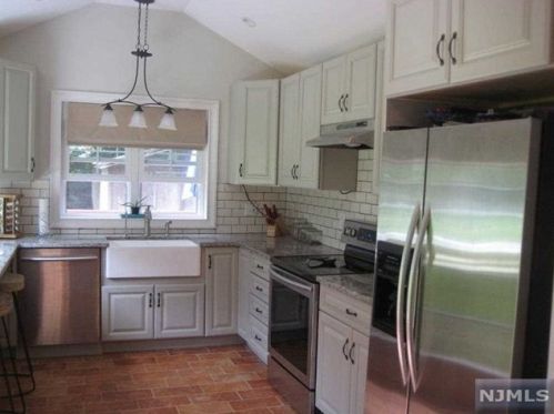 3 Willow Ln, West Milford Lakes NJ  07480-1334 exterior