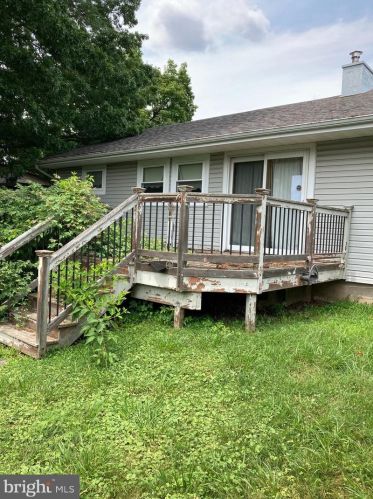 310 Maple Ave, Southampton PA  18966-3236 exterior