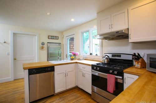 135 Farnum Rd, Lakeville CT  06039-2510 exterior