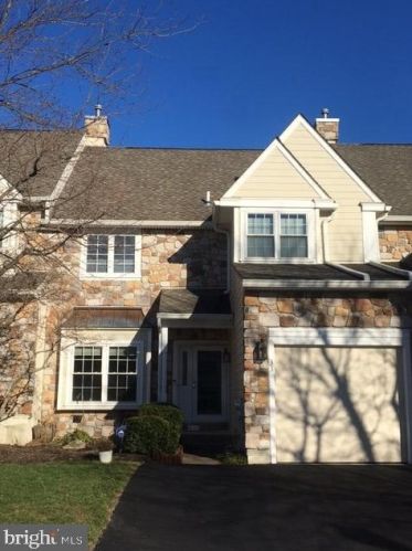 33 Overlook Cir, Berwyn, PA 19312-2516