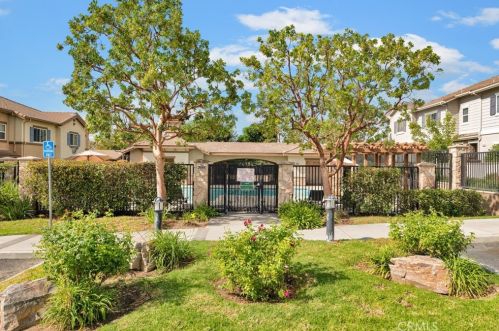 2726 Night Jasmine Dr, Simi Valley CA  93065-1545 exterior