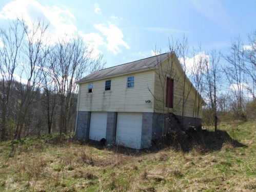 115 Walnut Rd, Claysville, PA 15323-1034
