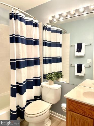 9278 Cardinal Forest Ln, Lorton VA  22079-2869 exterior