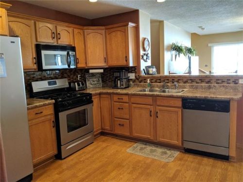 370 Kelso Dr, Fairfax, IA 52228-9615