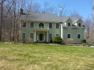 25 Samuelson Rd, Weston CT  06883-1044 exterior
