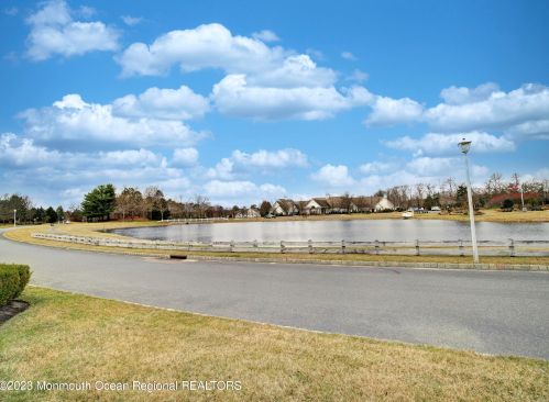 3 Foxwood Rd, Lakewood NJ  08701-5729 exterior