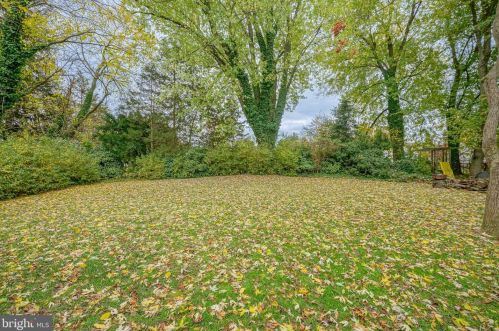 318 White Birch Dr, Riverton NJ  08077-4396 exterior