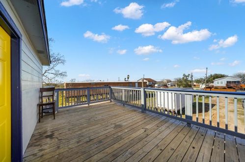 4803 Crane St, Hitchcock, TX 77563-2437