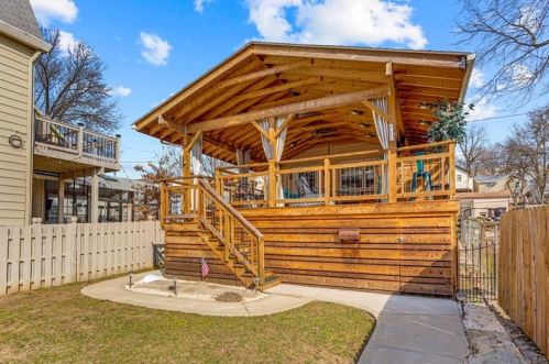 654 4th St, Oakmont, PA 15139-1528