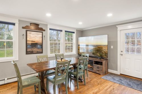 26 Patchogue Rd, Scotts Beach NY  11789-1422 exterior