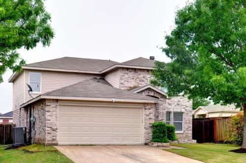 8781 Polo Dr, Fort Worth, TX 76123-2535