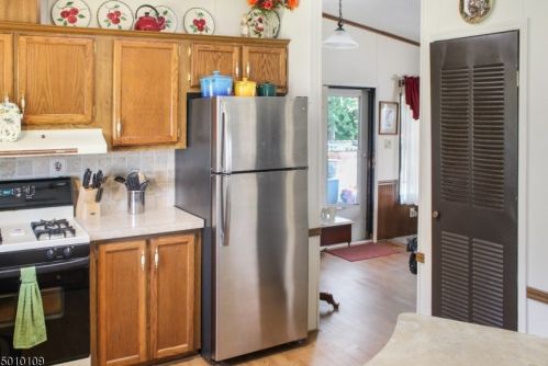 7 Dawn Dr, Belvidere NJ  07823-2844 exterior