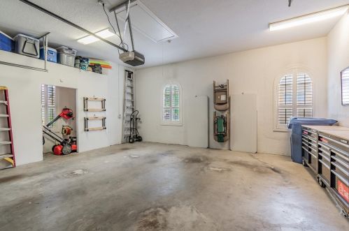 1827 Crooked Oak Ln, Lutz FL  33559-7407 exterior