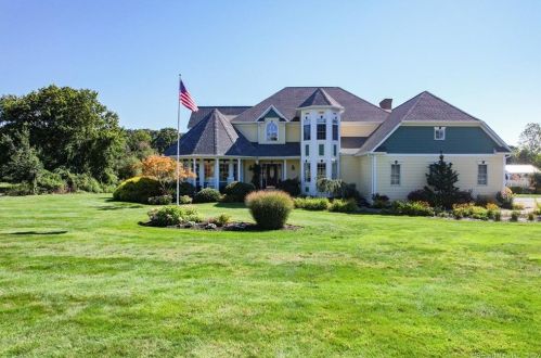 16 Marie Ln, Wallingford CT  06492-1935 exterior