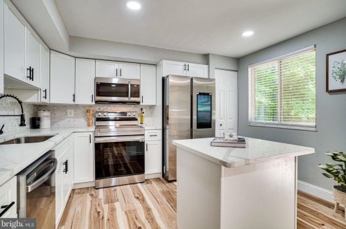 8064 Donegal Ln, Springfield VA  22153-2360 exterior