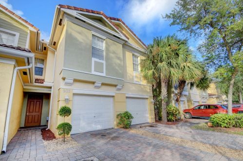 935 Pipers Cay Dr, West Palm Beach, FL 33415-4008