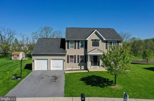 710 Belfair Dr, Dauberville, PA 19533-9442