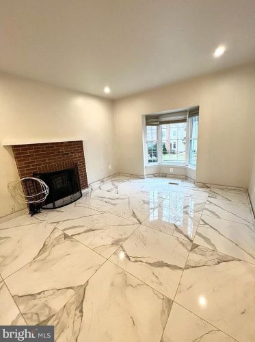 10126 Walnut Wood Ct, Springfield VA  22015-2734 exterior