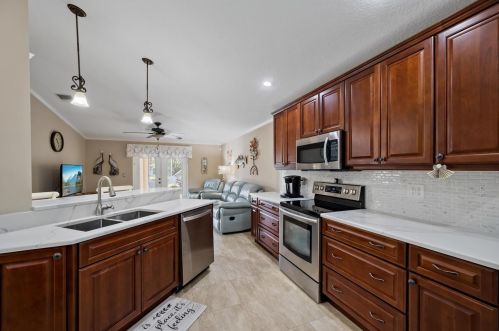 1390 9 Pl, Vero Beach FL 32960-2122 exterior