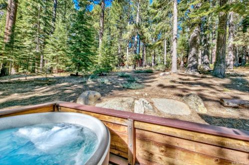 1858 Normuk St, South Lake Tahoe CA  96150-5348 exterior