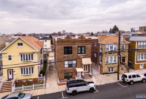 810 73rd St, North Bergen, NJ 07047-4804