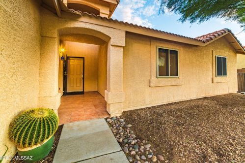 7629 Freshwater Pearl Dr, Tucson AZ  85747-5728 exterior