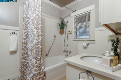 4171 Howe St, Oakland CA  94611-5117 exterior