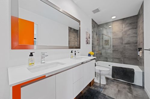 16 Palomas Dr, Rancho Mirage CA  92270-4747 exterior