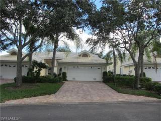 676 Wiggins Bay Dr, Naples, FL 34110-6022