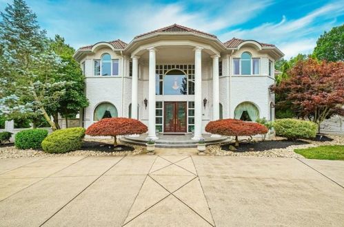 112 Gatehouse Dr, Moon Twp, PA 15108-9772
